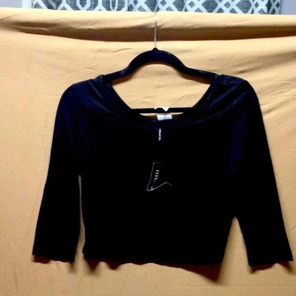 Othread & Company Tops - Others don’t & Company size large crop top 3/4 sleeves